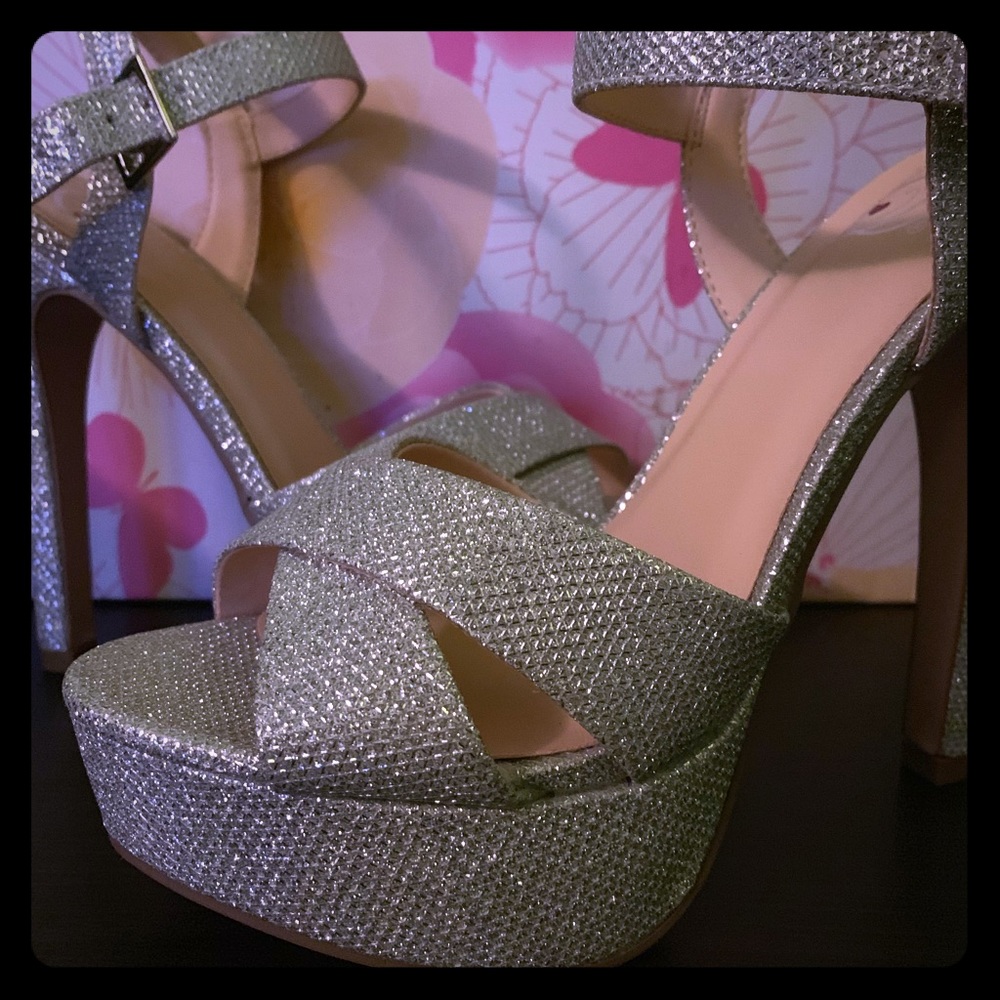 Delicious heel size 6